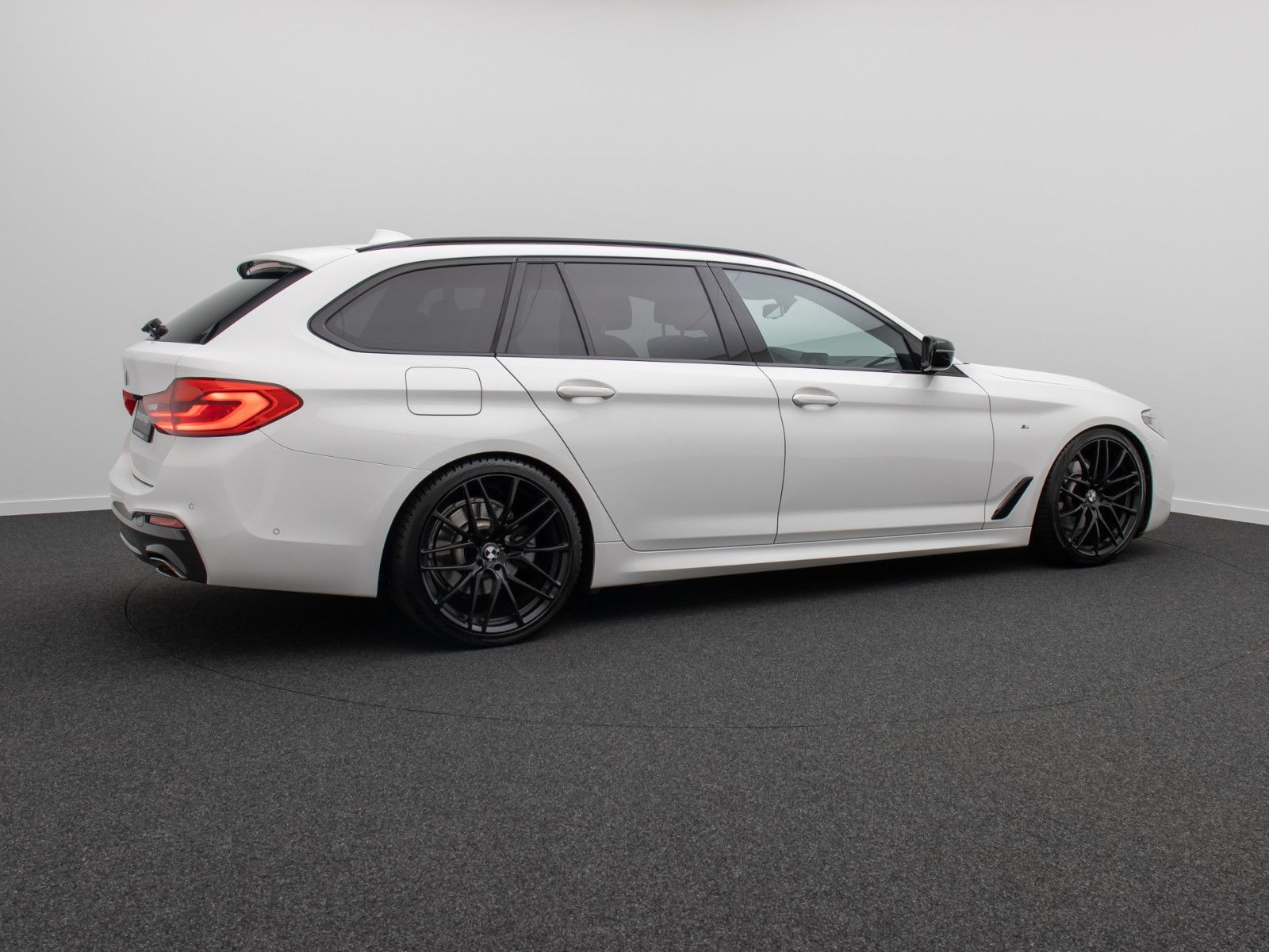 Fahrzeugabbildung BMW 520d M Sport ACC Kamera LED Memory DisplKey 20"