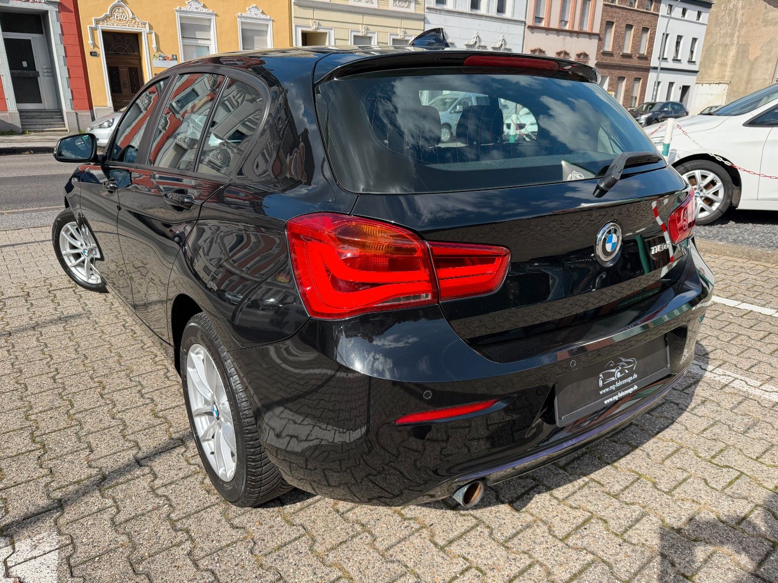 Fahrzeugabbildung BMW 118 d Sport Line AUTOMATIK NAVI BMW SCHECKHEFT