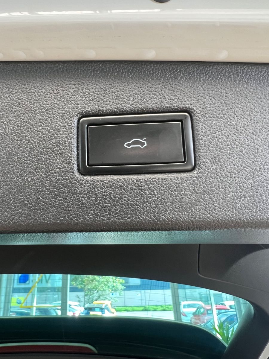 Fahrzeugabbildung Volkswagen Tiguan Highline 4Motion R line *HEAD-UP*MEMORY*