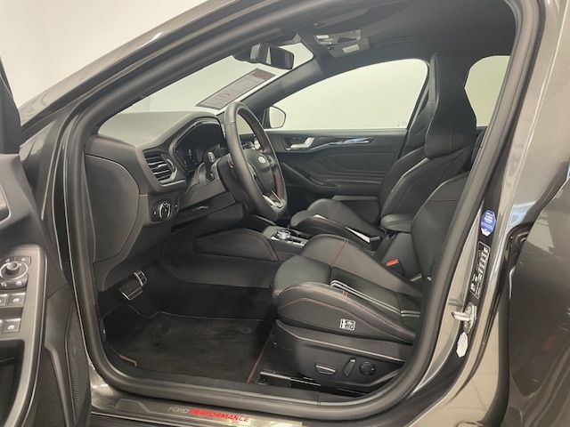 Fahrzeugabbildung Ford Focus Turnier ST X HUD AHKabnehmbar Navi B&O LED