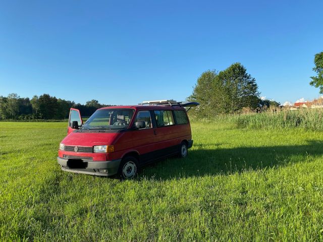 Volkswagen T4 Multivan zum autarken Camper ausgebaut - Bull