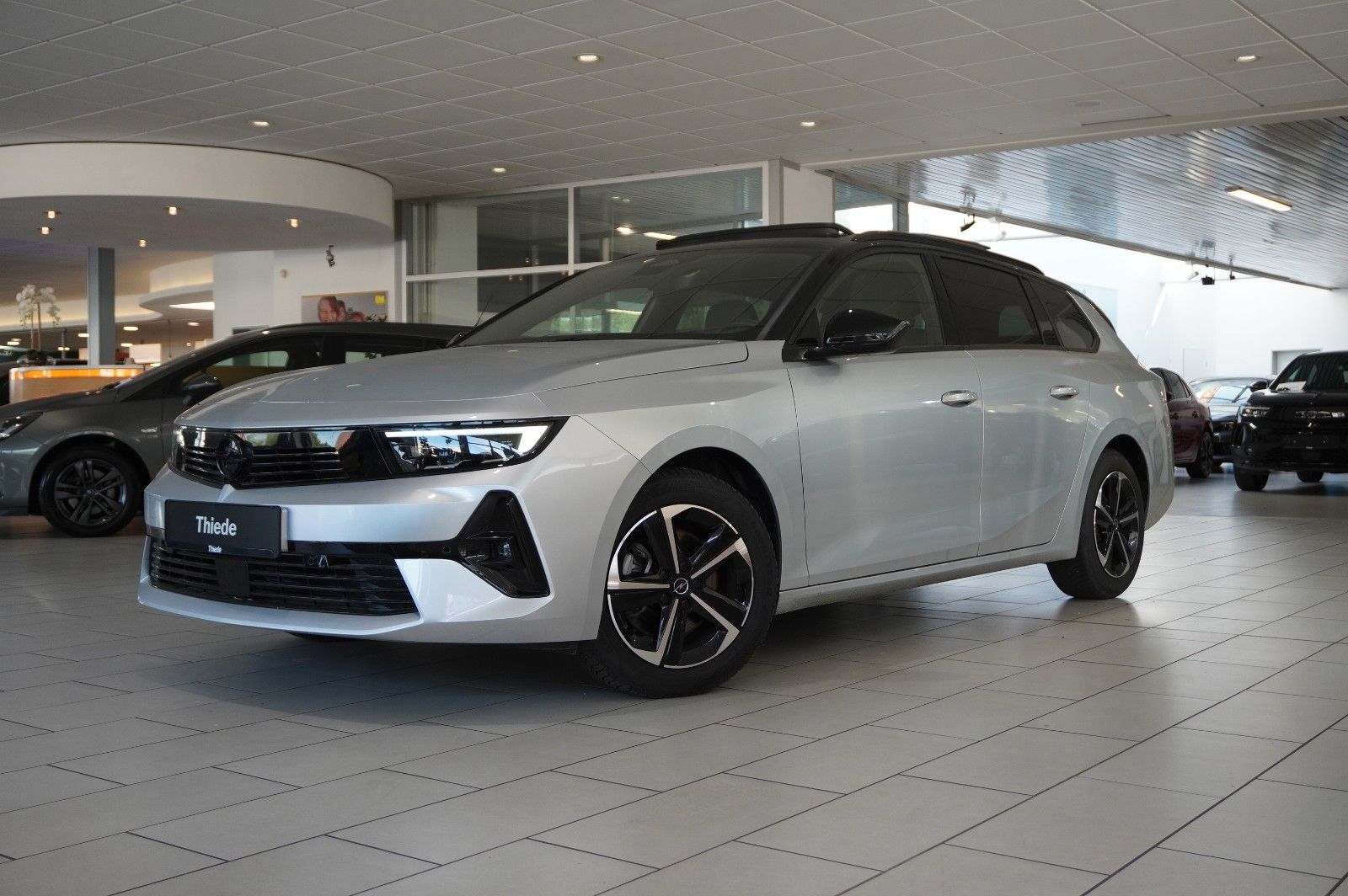 Fahrzeugabbildung Opel Astra L ST 1.2T GS SPORT NAVI/LED/360°/PANO/HUD