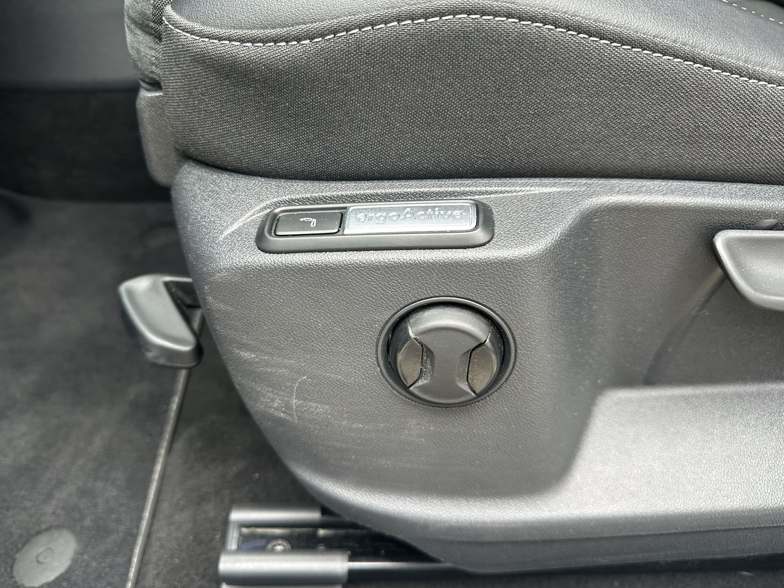 Fahrzeugabbildung Volkswagen T-Roc 2.0 TDI DSG R-Line NAV+MATRIX+PANO+ACC+SHZ