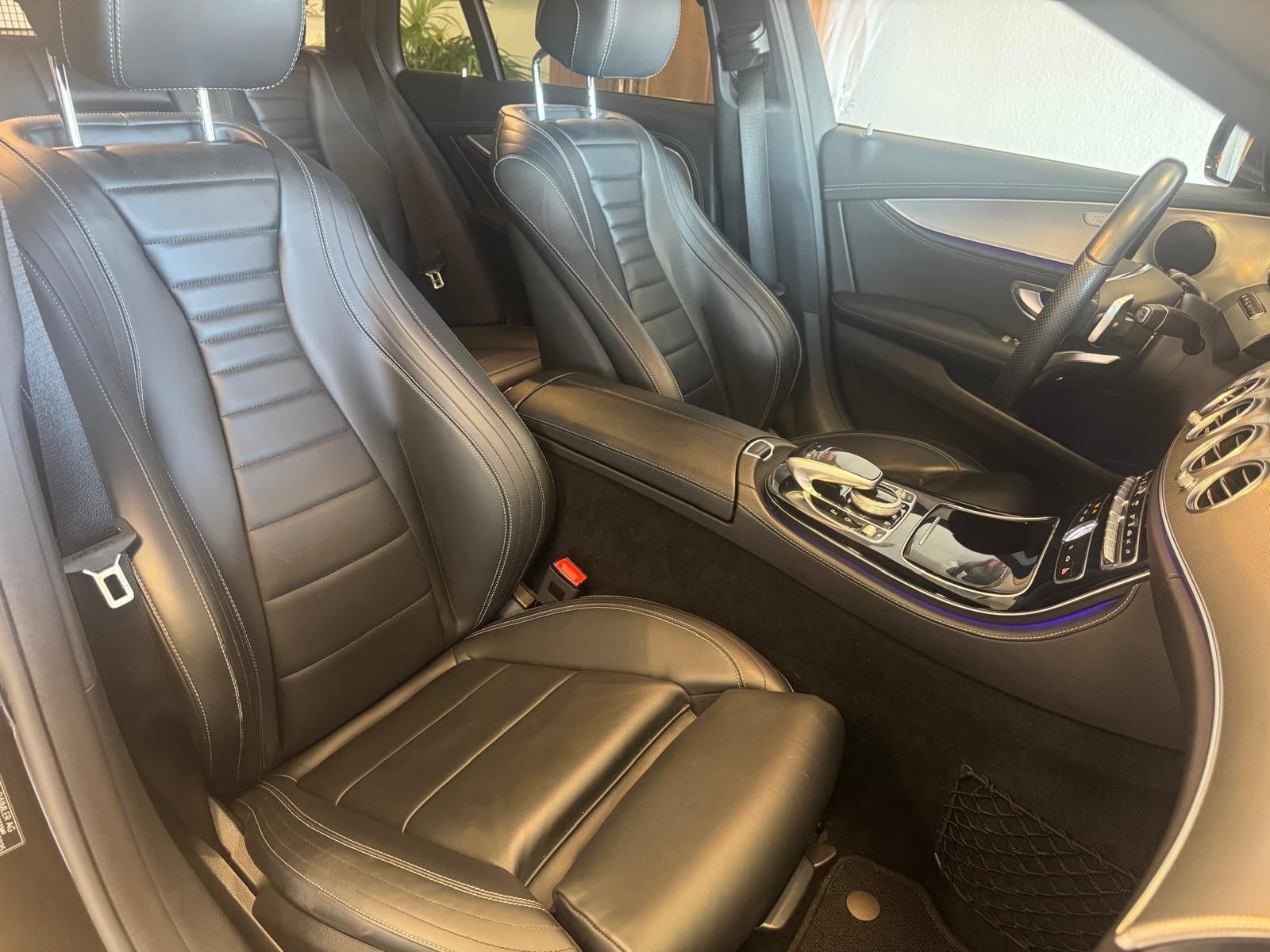 Fahrzeugabbildung Mercedes-Benz E 400 T-Modell 4Matic/LED/PANORAMA/AMG-LINE/NAVI