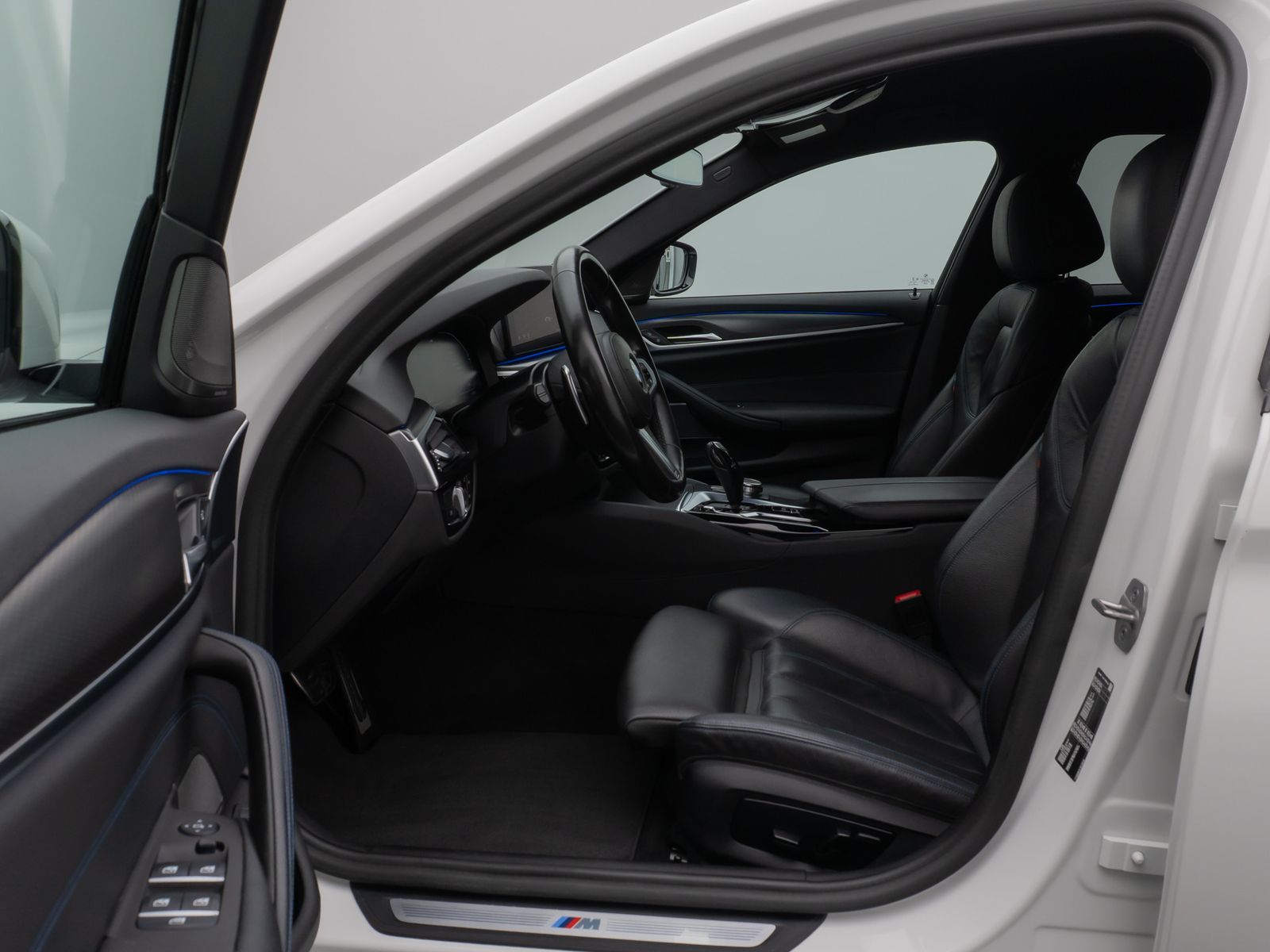 Fahrzeugabbildung BMW 530d M Sport Kamera HUD DAB H/K Komfort Alarm