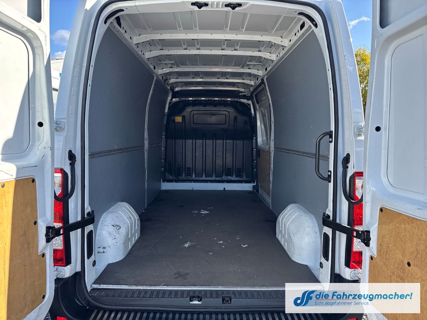 Fahrzeugabbildung Opel Movano B Kasten Kombi HKa L3H2 3,5t 2.3 CDTI Bit