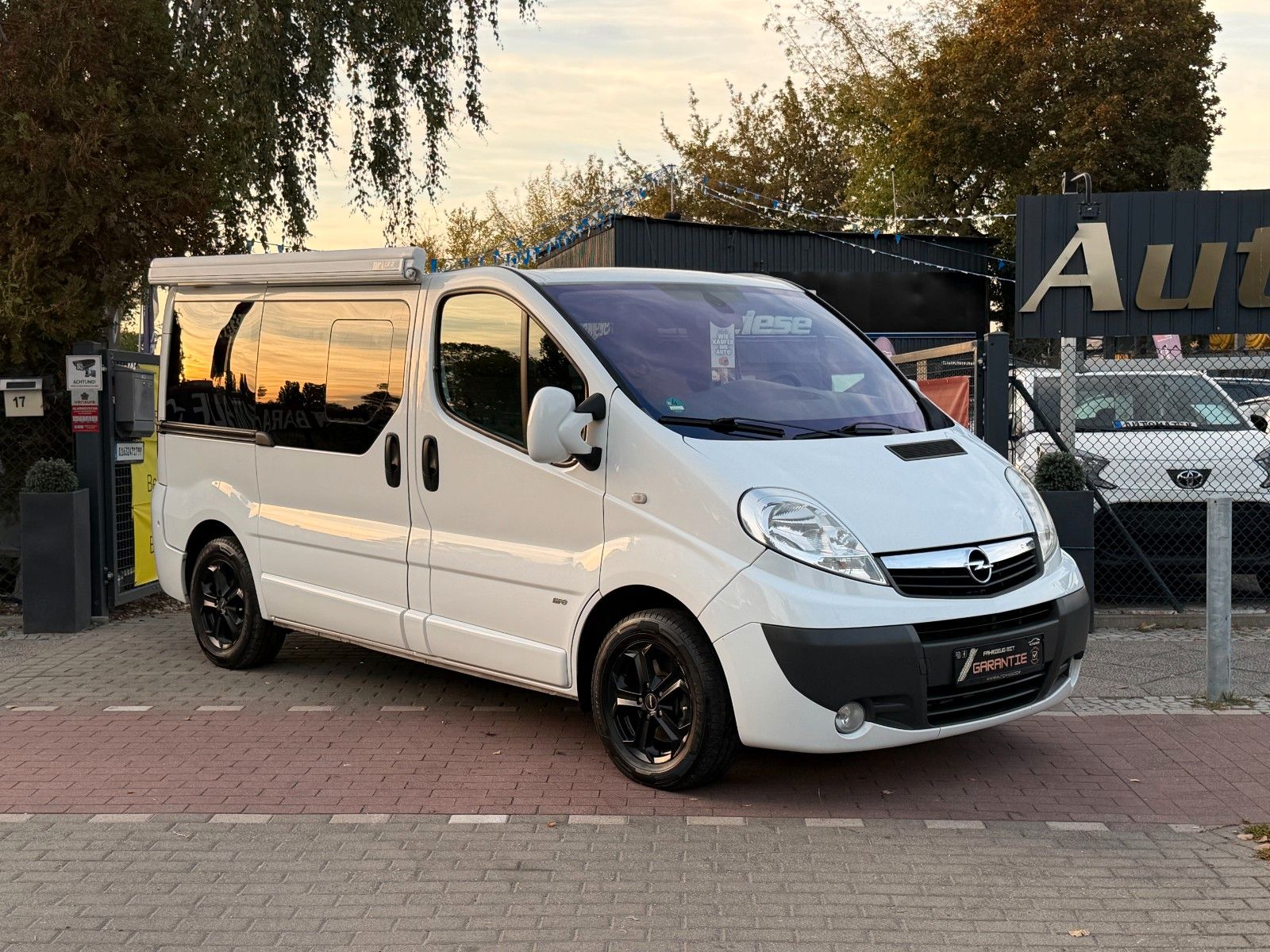 Opel Vivaro Life Cosmo Westfalia 2.5 CDTI 145 ch BVM / 7 places / Couchage + Table / Store / Chauffage auxiliaire