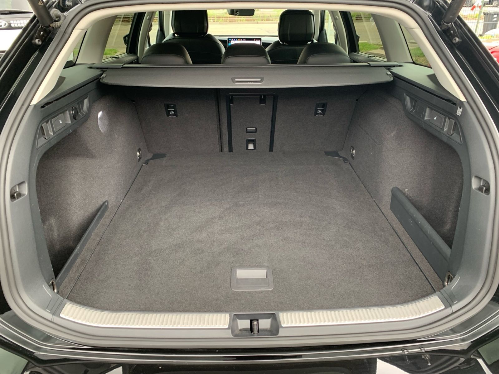 Fahrzeugabbildung Volkswagen Passat 2.0 TDI DSG Elegance Navi LED