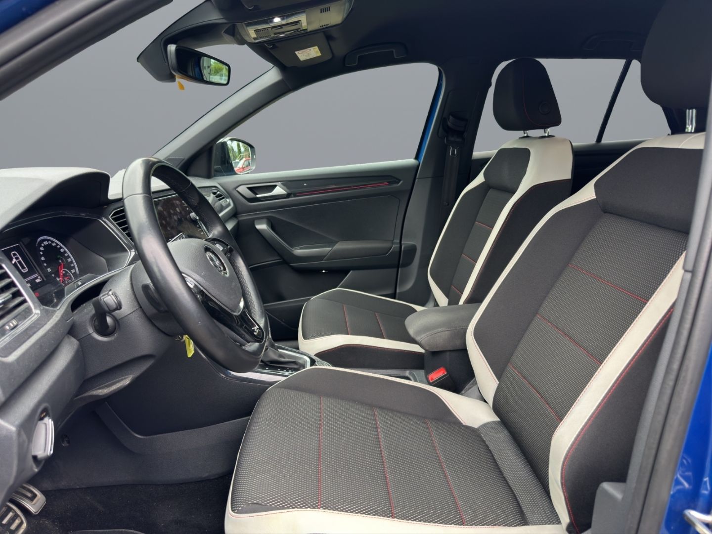 Fahrzeugabbildung Volkswagen T-Roc Sport 4Motion 2.0 TSI AHK-abnehmbar Navi L