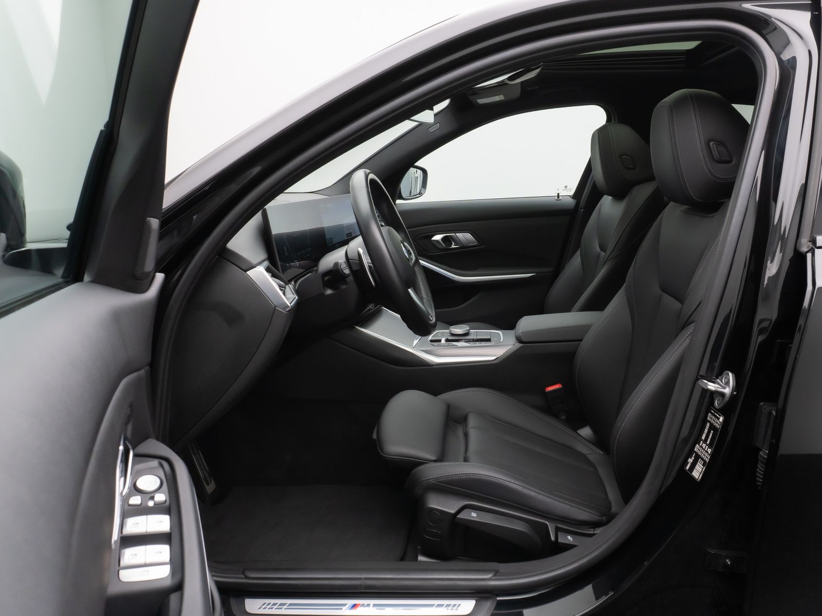 Fahrzeugabbildung BMW 320i M SportPro Glasdach Kamera HUD DAB HiFi 19"