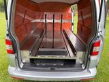 Volkswagen T5 Transporter - Volkswagen T5 mit Benzin-Antrieb
