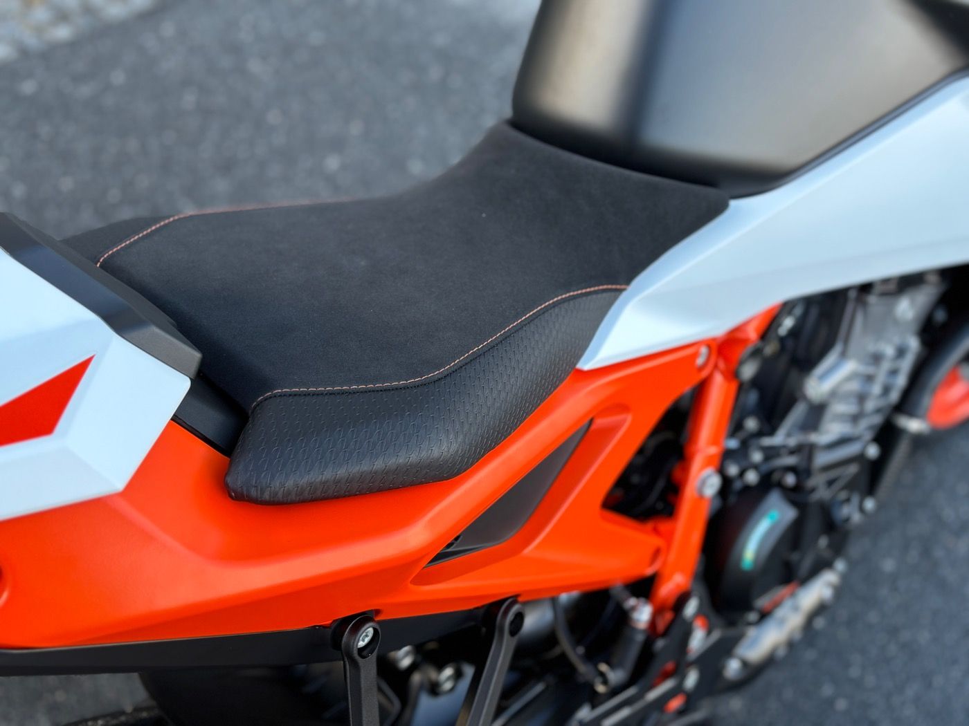 Fahrzeugabbildung KTM 990 Duke R Modell 2026
