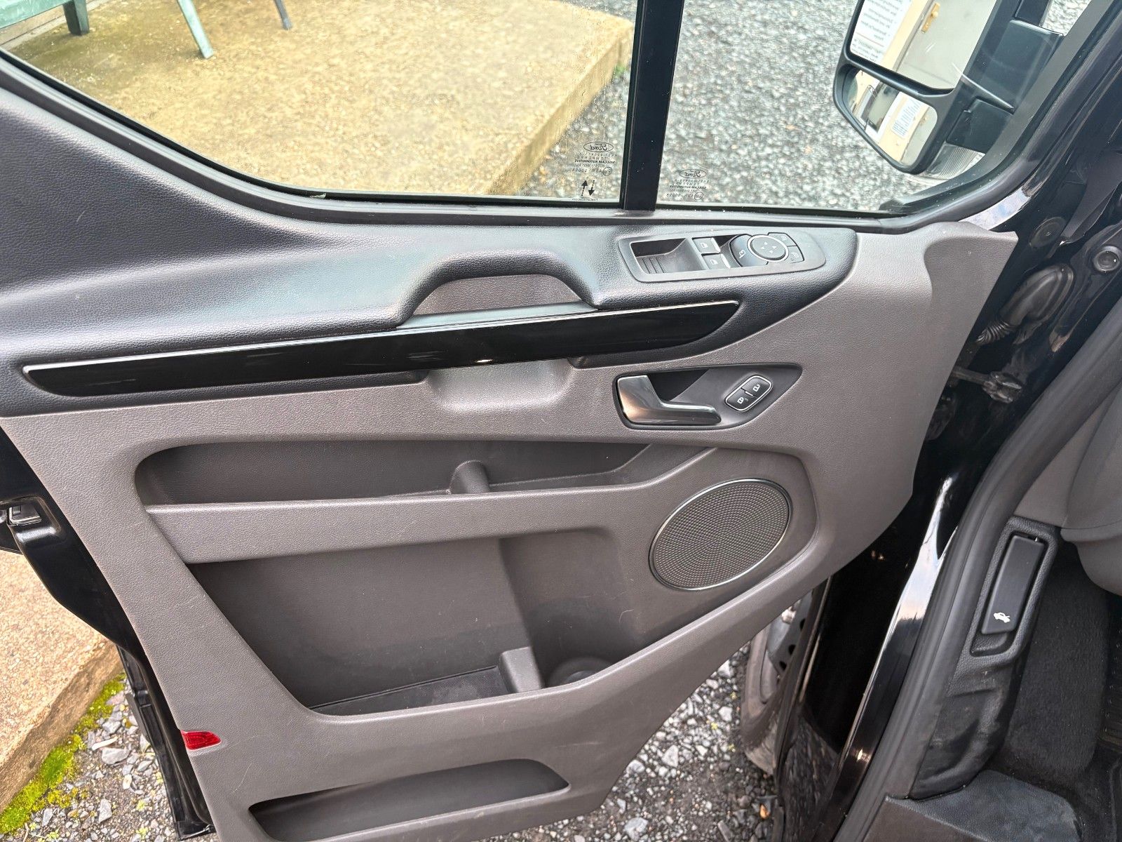 Fahrzeugabbildung Ford Tourneo Custom Aut. 320 L2 Tourneo Titanium Lede