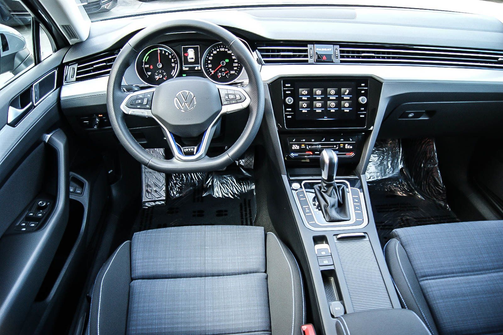 Fahrzeugabbildung Volkswagen Passat Variant HYBRID GTE iQ LED ACC NAVI 1.HAND