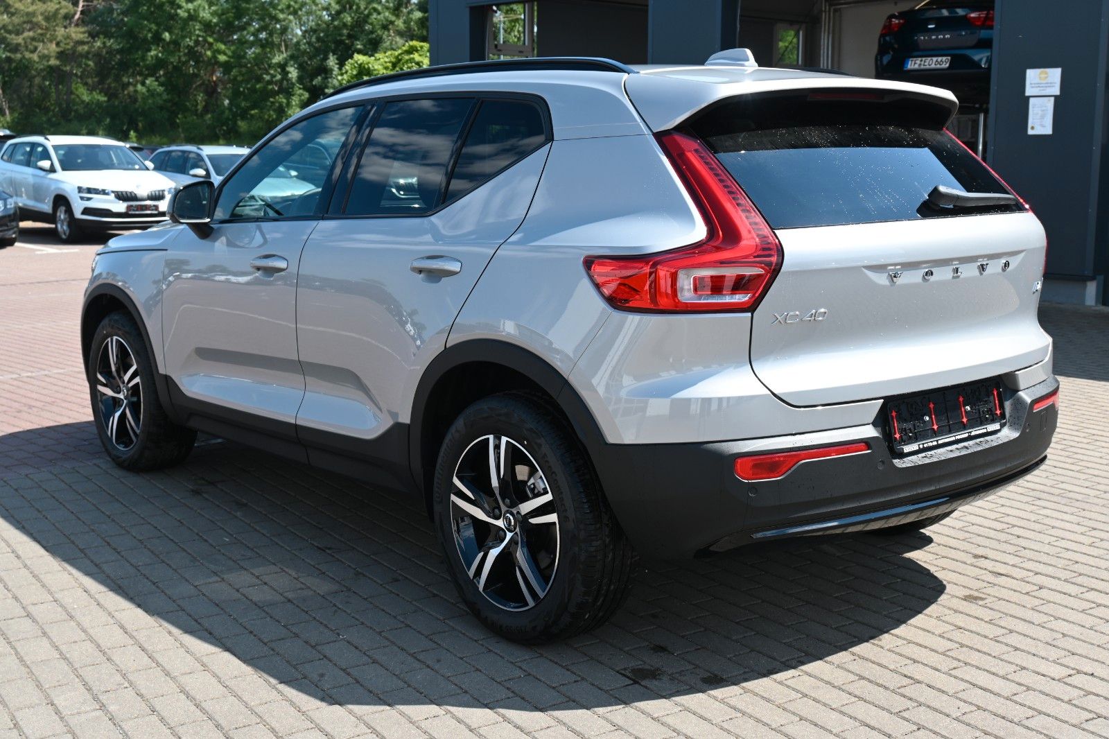 Fahrzeugabbildung Volvo XC40 B4 DKG Plus Dark*FSHZG*H&K*ACC*AHK