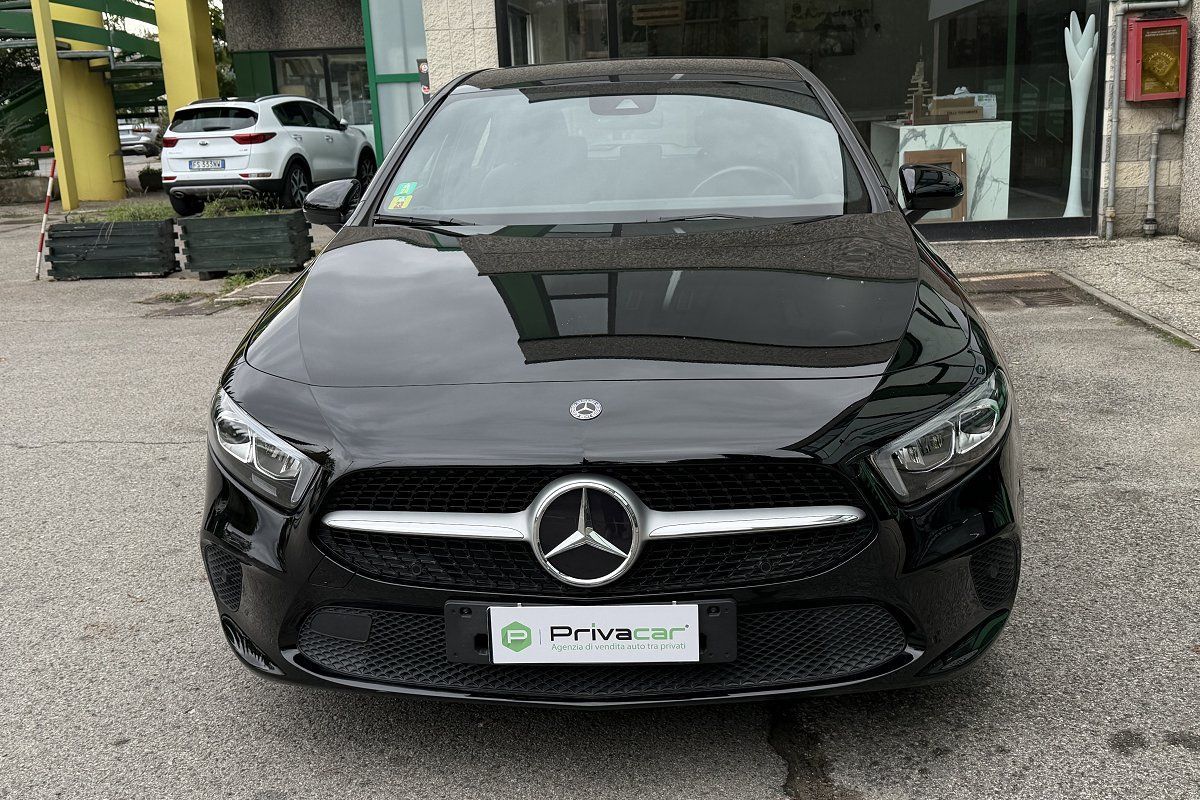 Mercedes-Benz MERCEDES A 180 d Automatic Business imagem 2
