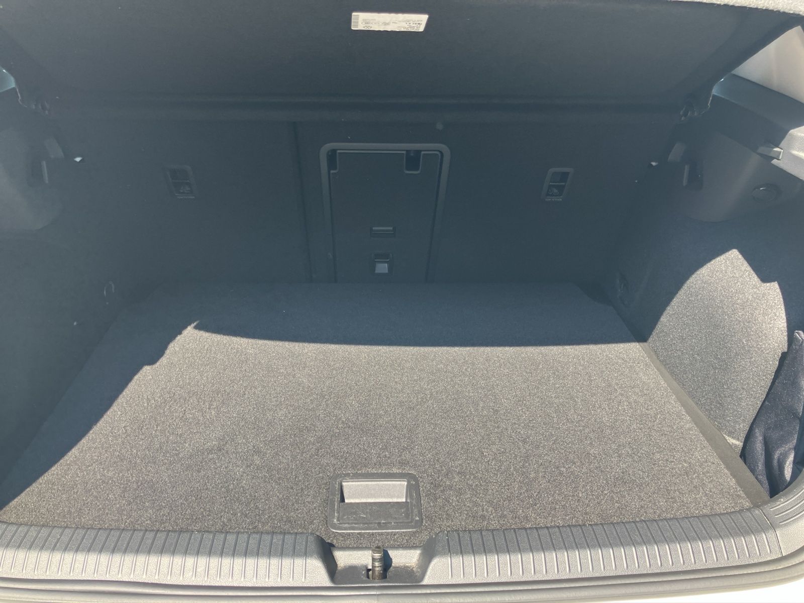Fahrzeugabbildung Volkswagen Golf VIII eTSI Life DSG LED Navi ACC RFK