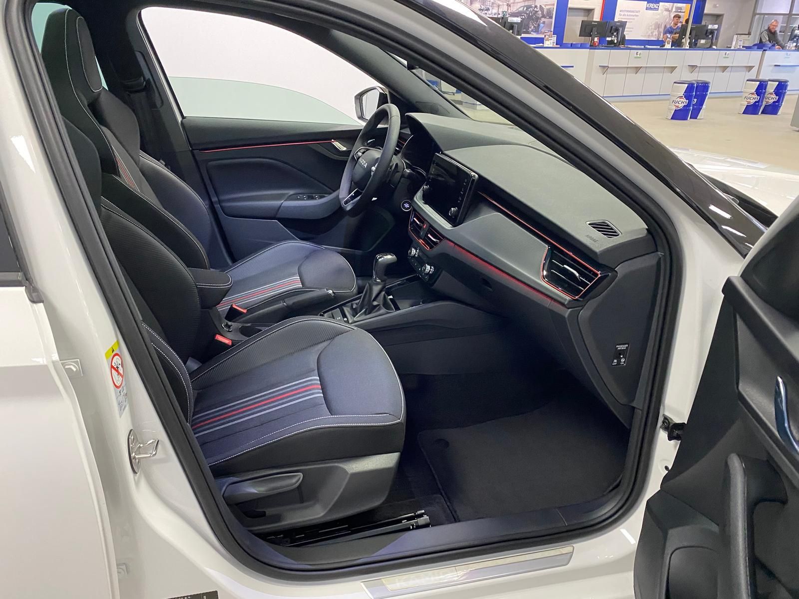 Fahrzeugabbildung SKODA Kamiq Monte Carlo 1.5 TSI DSG+AHK+MATRIX+PANO+5J