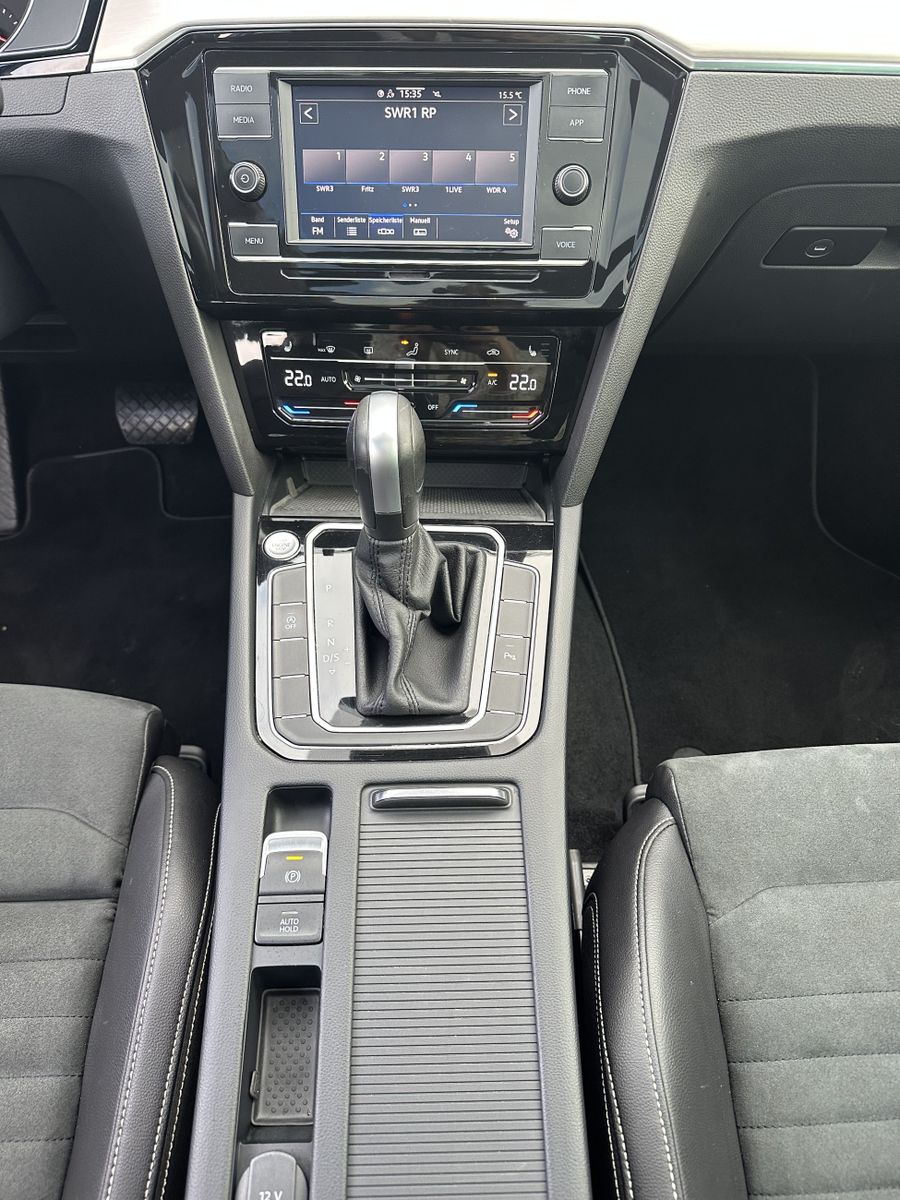 Fahrzeugabbildung Volkswagen Passat Variant 2.0 TDI DSG Elegance LED+PANO+ACC