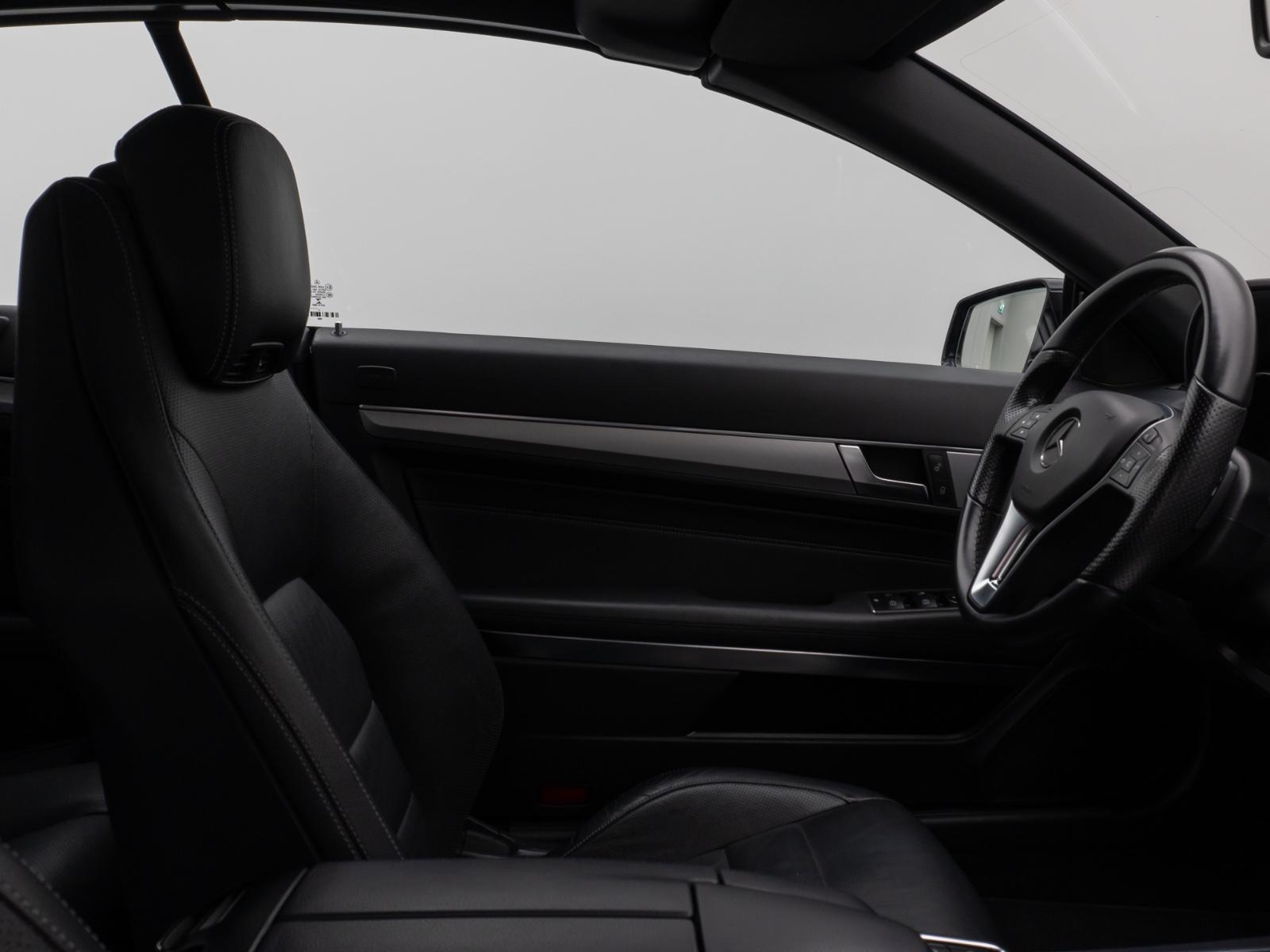 Mercedes-Benz E 200 Cabrio LED Sitzhzg Navi PDC Tempomat Leder