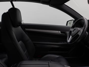 Fahrzeugabbildung Mercedes-Benz E 200 Cabrio LED Sitzhzg Navi PDC Tempomat Leder