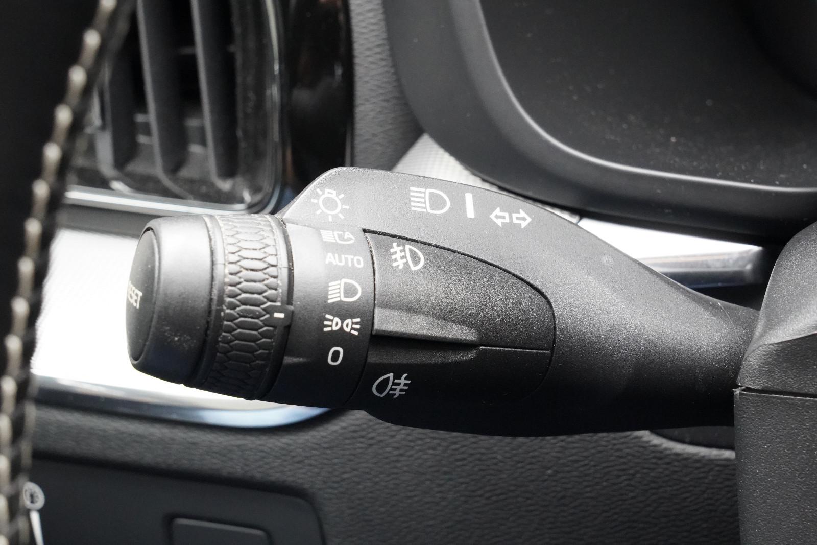 Volvo XC60 2.0 R-Design SHZ CarPlay Keyless PDC GRA