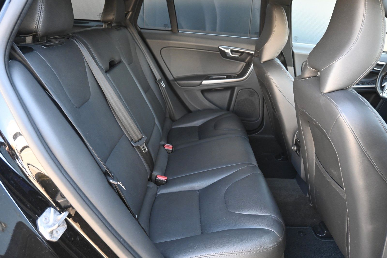 Fahrzeugabbildung Volvo V60 D4 Autom. Summum*NAVI*STDHZG*RFK*