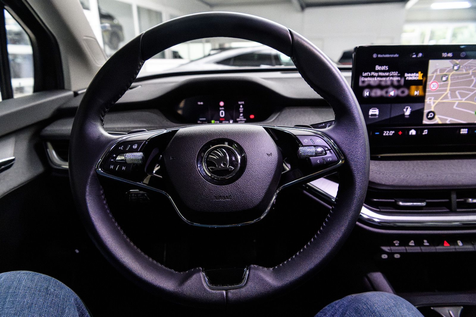 Fahrzeugabbildung SKODA Enyaq 60 Loft MATRIX-LED+RFK+NAVI+KEYLESS+SZH