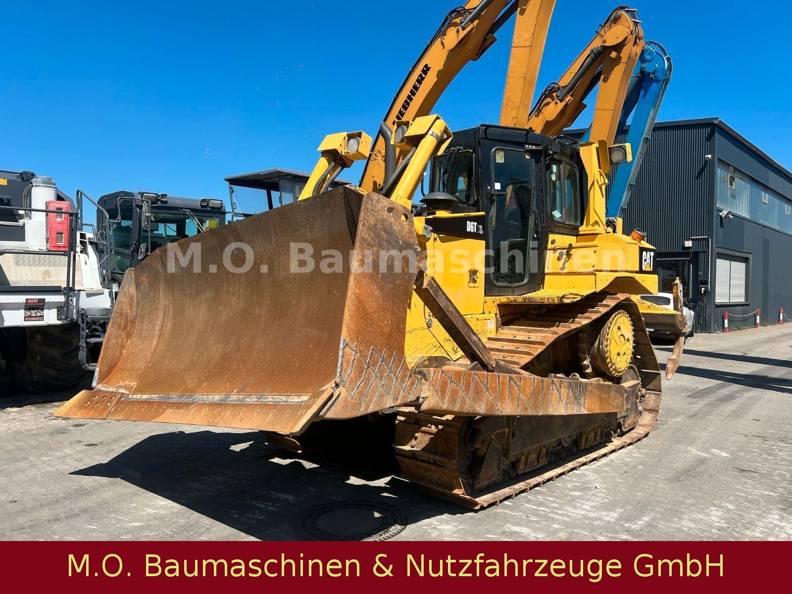 Fahrzeugabbildung CAT D6 T XL  / 4. Wegeplanierschild /Ripper /