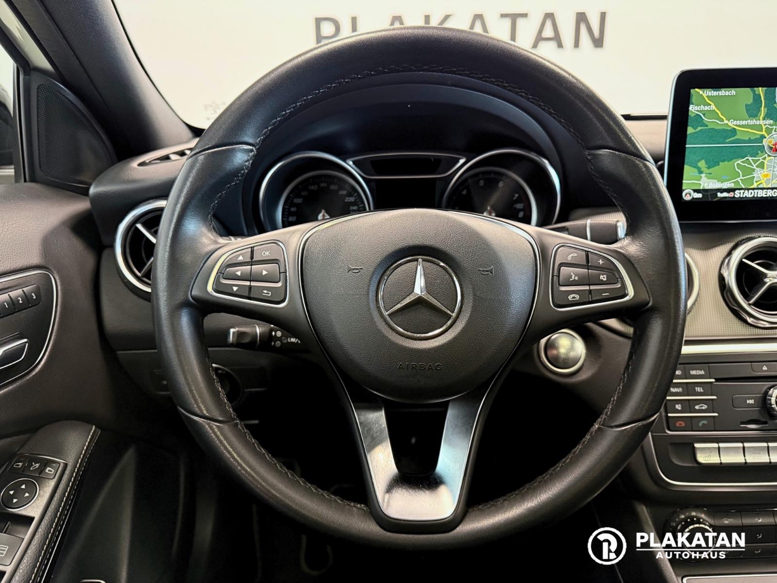 Mercedes-Benz GLA 200 AMG Night Packet Panorama Memory