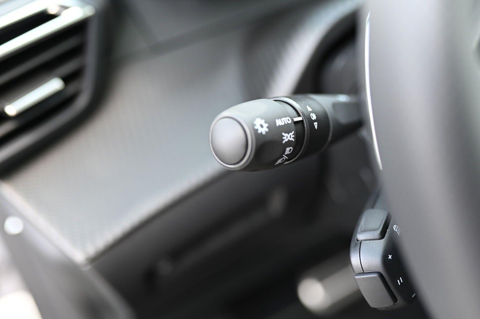 Peugeot 2008 GT Hybrid 145 e-DSC6 Alcantara-Paket*Grip