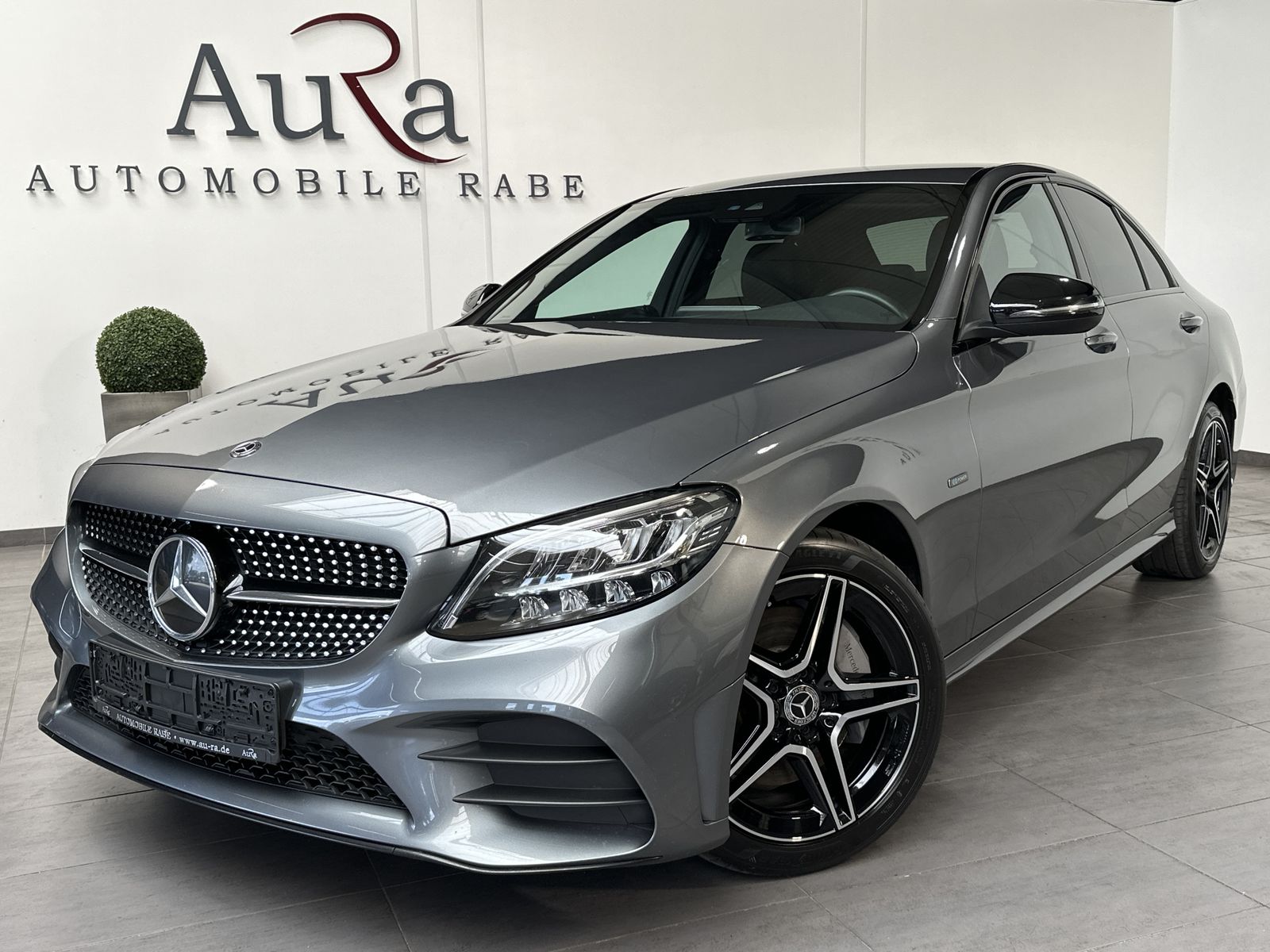 Fahrzeugabbildung Mercedes-Benz C 300de AMG-Line NIGHT-PAKET+NAV+LED+DISTRONIC