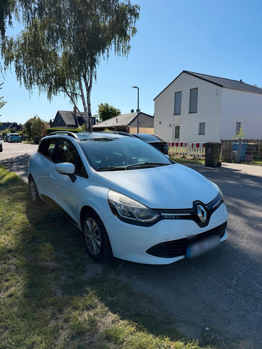 Renault Clio 2015 — rear view