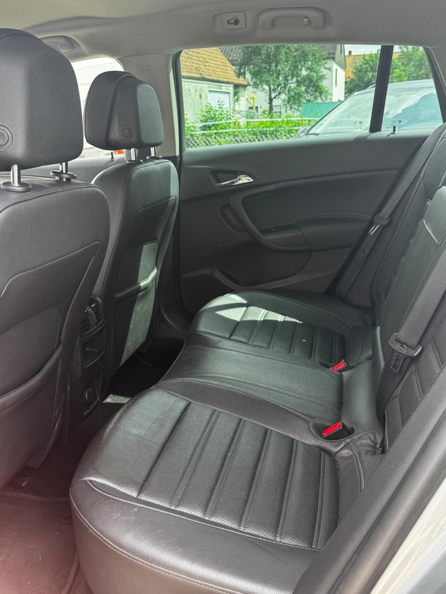 Opel Insignia 2011 — photo 19