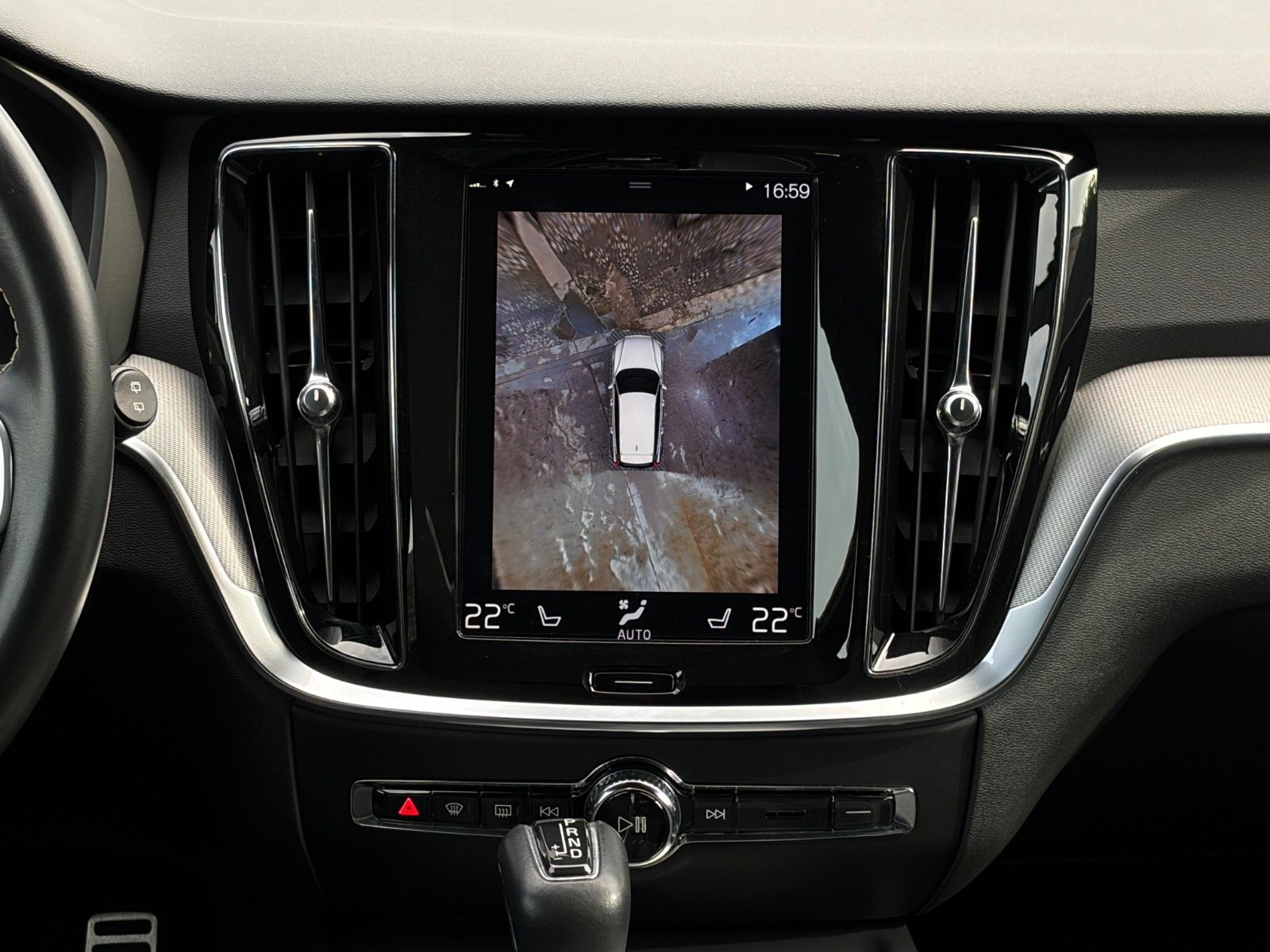 Fahrzeugabbildung Volvo V60 AWD R-Design ACC ProH&K 360° LED CarPl. Memo