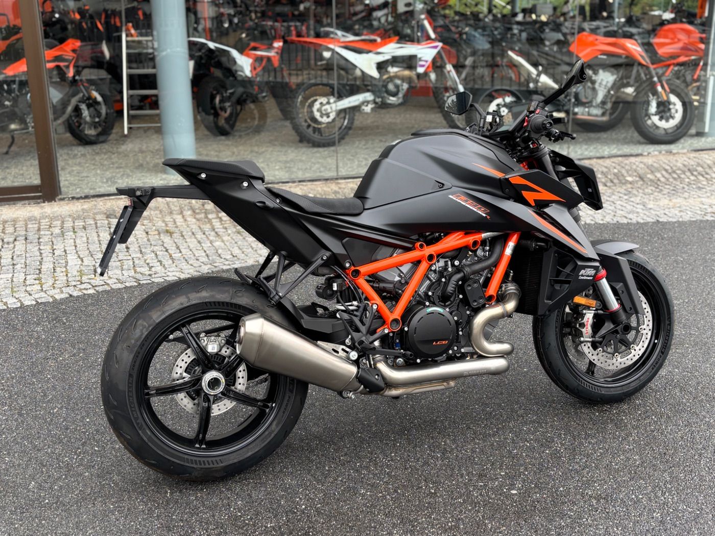 Fahrzeugabbildung KTM 1390 Super Duke R Modell 26 Techpack kostenlos