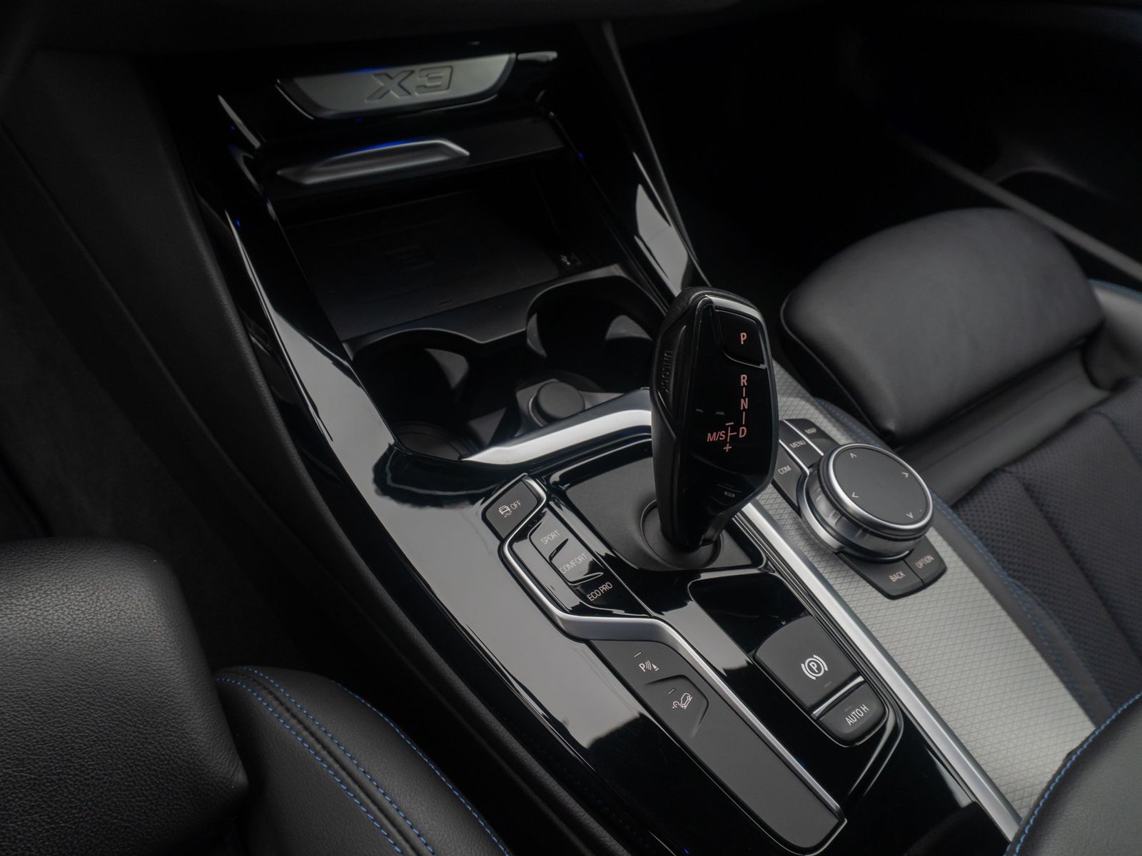 Fahrzeugabbildung BMW X3 xD20i M Sport Alarm HUD DAB Kamera HiFi Komfo