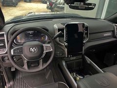 DODGE RAM 3500 Laramie RamBox Night Crew 6.7HO 8 Gang