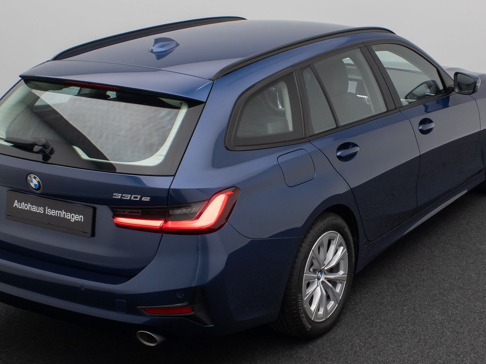Fahrzeugabbildung BMW 330e xD Alarm DAB Komfort WLAN PDC Sport Leder