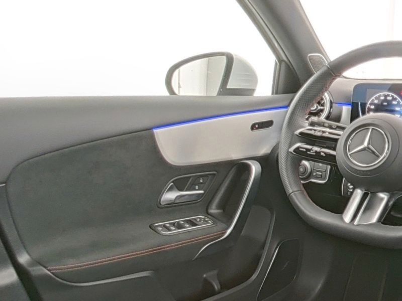 Fahrzeugabbildung Mercedes-Benz A 220 d AMG BURM+AHK+360°+MBEAM+TOTW+DISTR