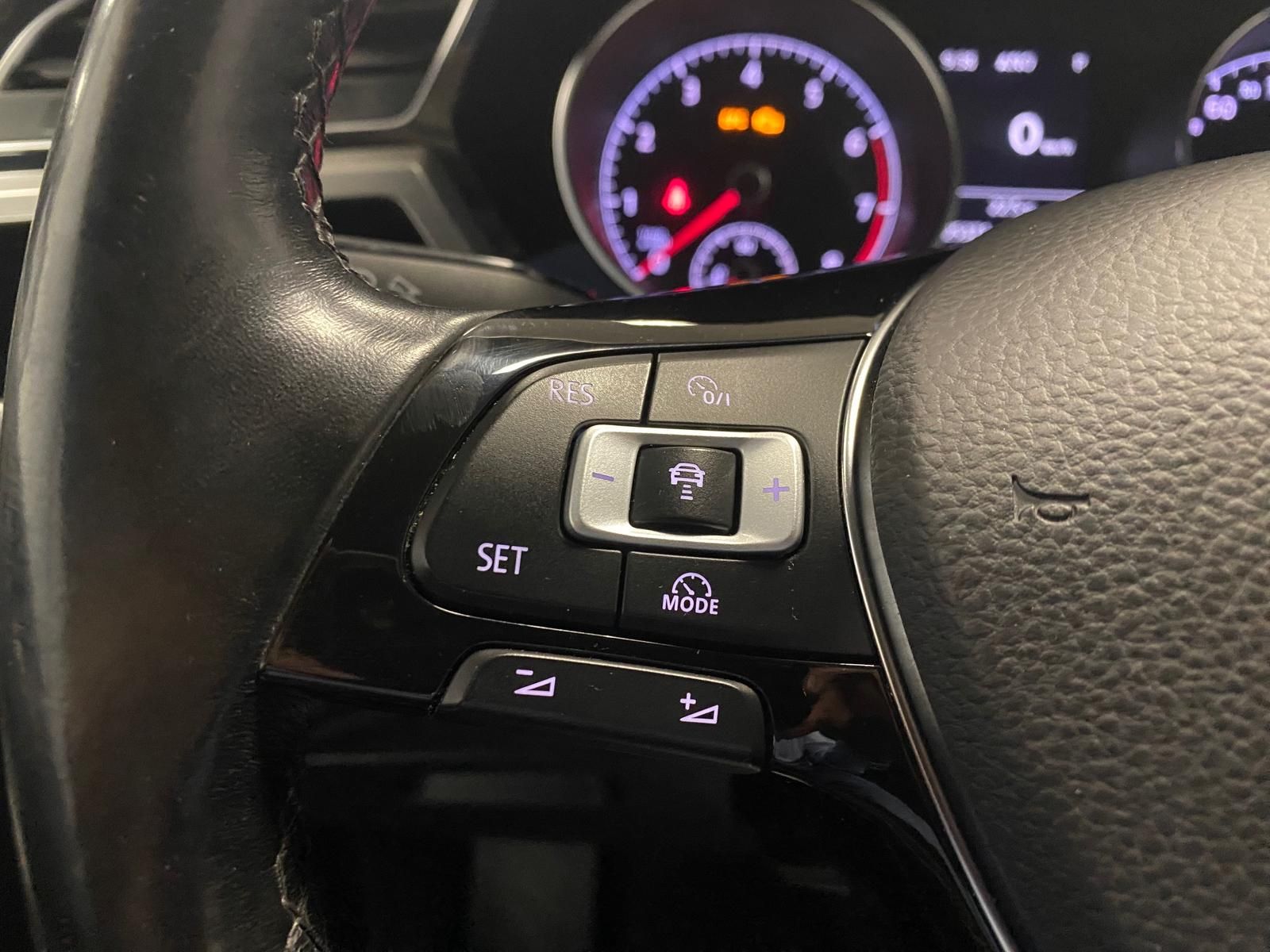 Fahrzeugabbildung Volkswagen Touran 1.4 TSI  Comfortline BMT/Star+ACC+3ZKLIMA