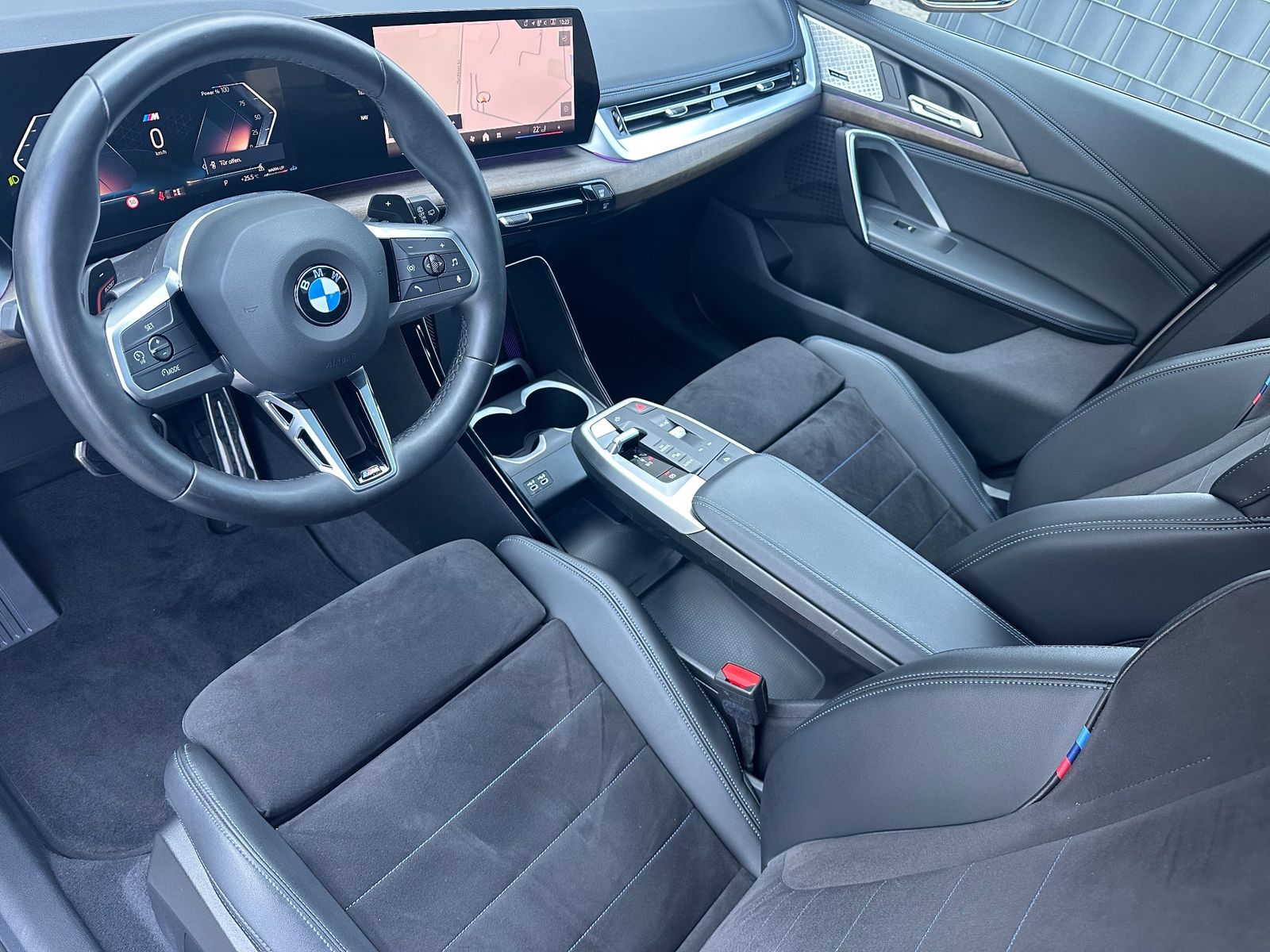 Fahrzeugabbildung BMW X1 xDrive20d M-Sport NAV+LED+PANO+AHK+SHZ