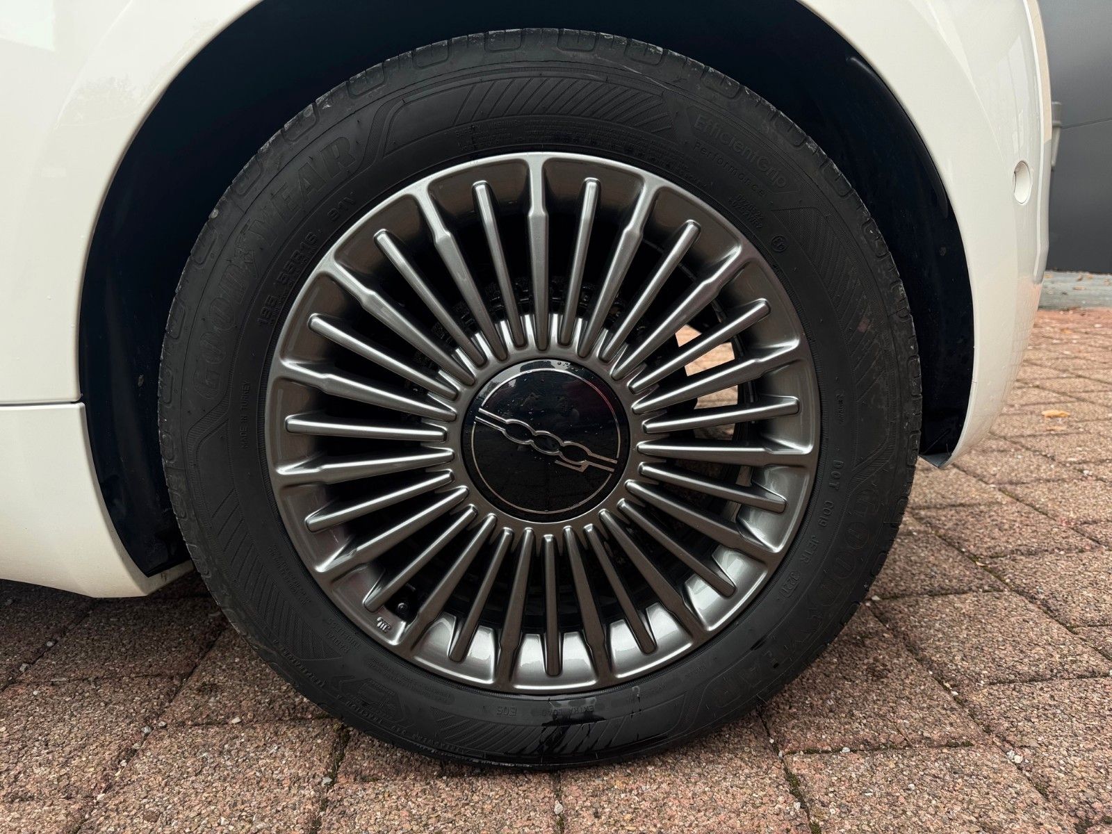 Fahrzeugabbildung Fiat 500e Icon NAVI SITZHEIZUNG KAMERA TEMPOMAT