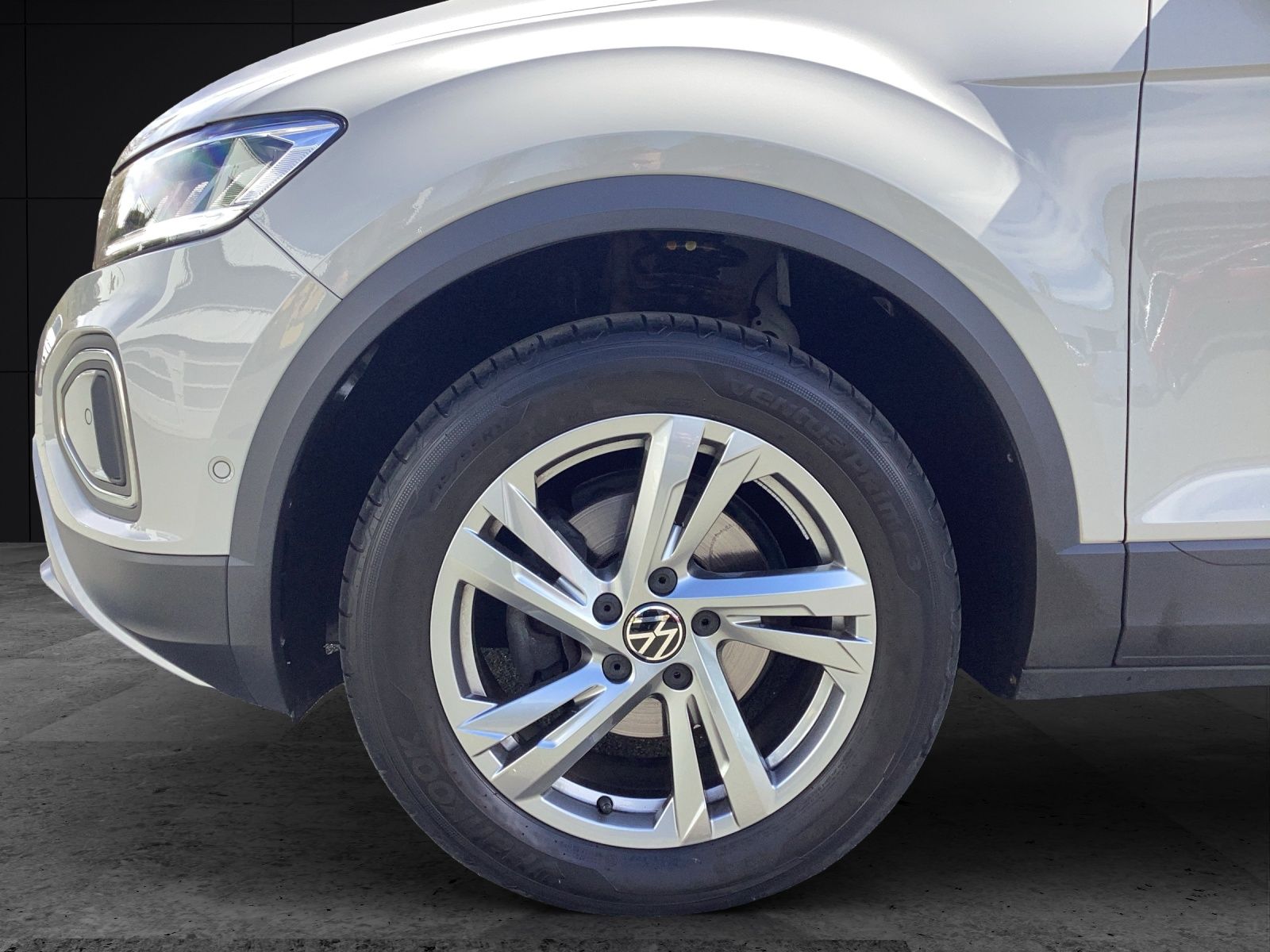 Fahrzeugabbildung Volkswagen T-Roc TSI Life Standhzg LED APP Park-Assist SH L