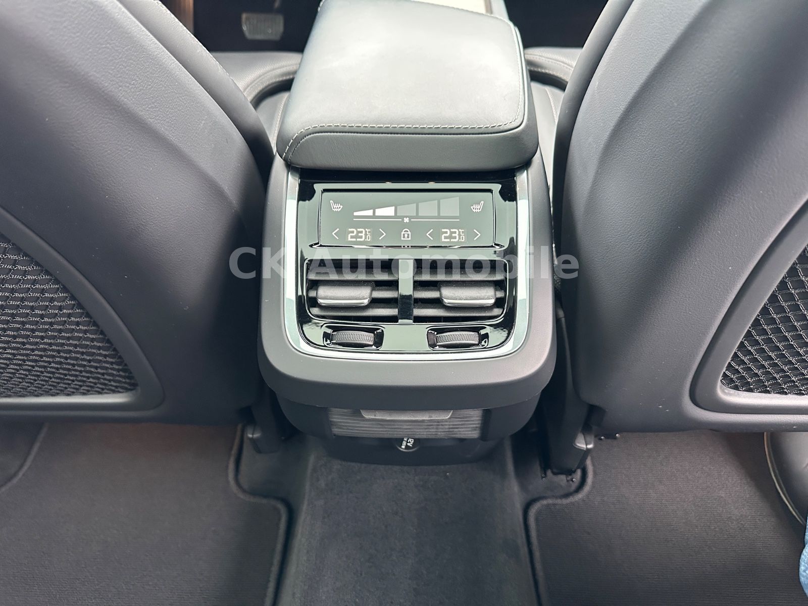 Fahrzeugabbildung Volvo XC60 D4 Inscription 2WD/BLIS/Head-Up/Pano/360°