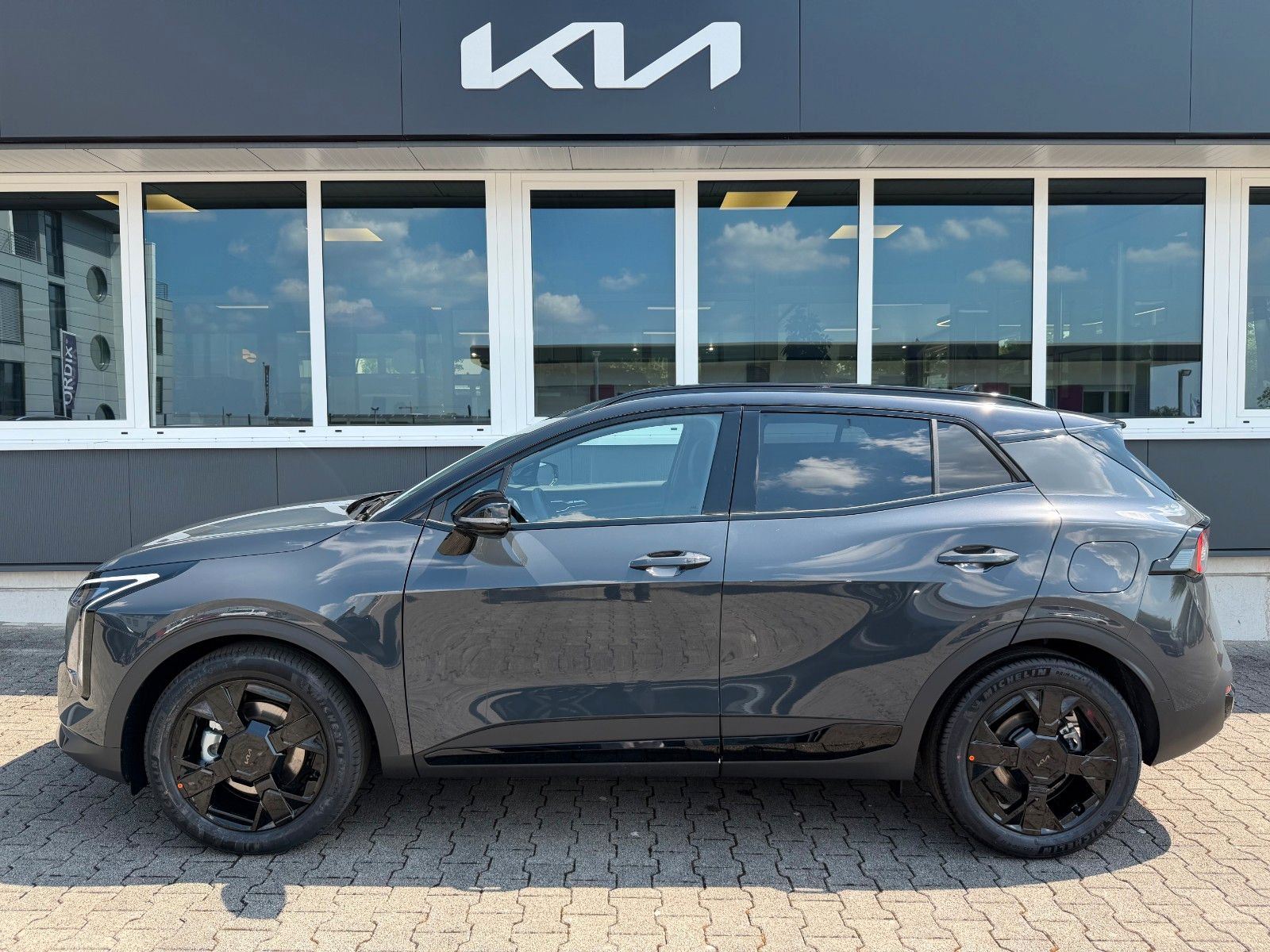 Fahrzeugabbildung Kia Sportage 1.6T 2WD DCT BLACK ED SD