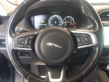 Jaguar F-Pace - 12