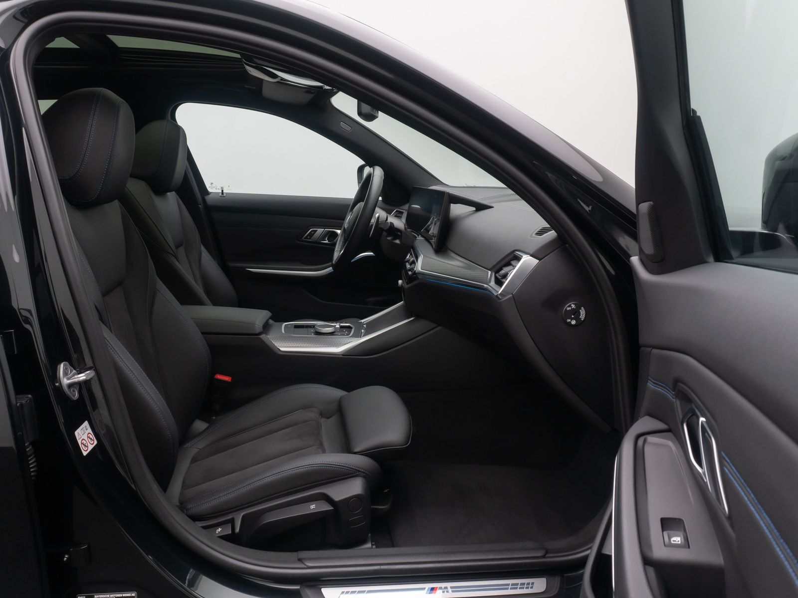 Fahrzeugabbildung BMW 330i M Sport HUD Panorama DAB HiFi AHK 19Zoll