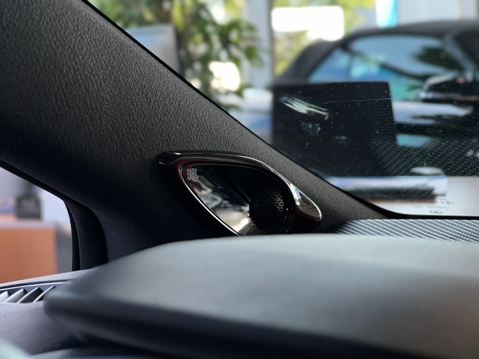 Fahrzeugabbildung Toyota Corolla 2.0 Hybrid Team D JBL LED RFK NAVI SHZ