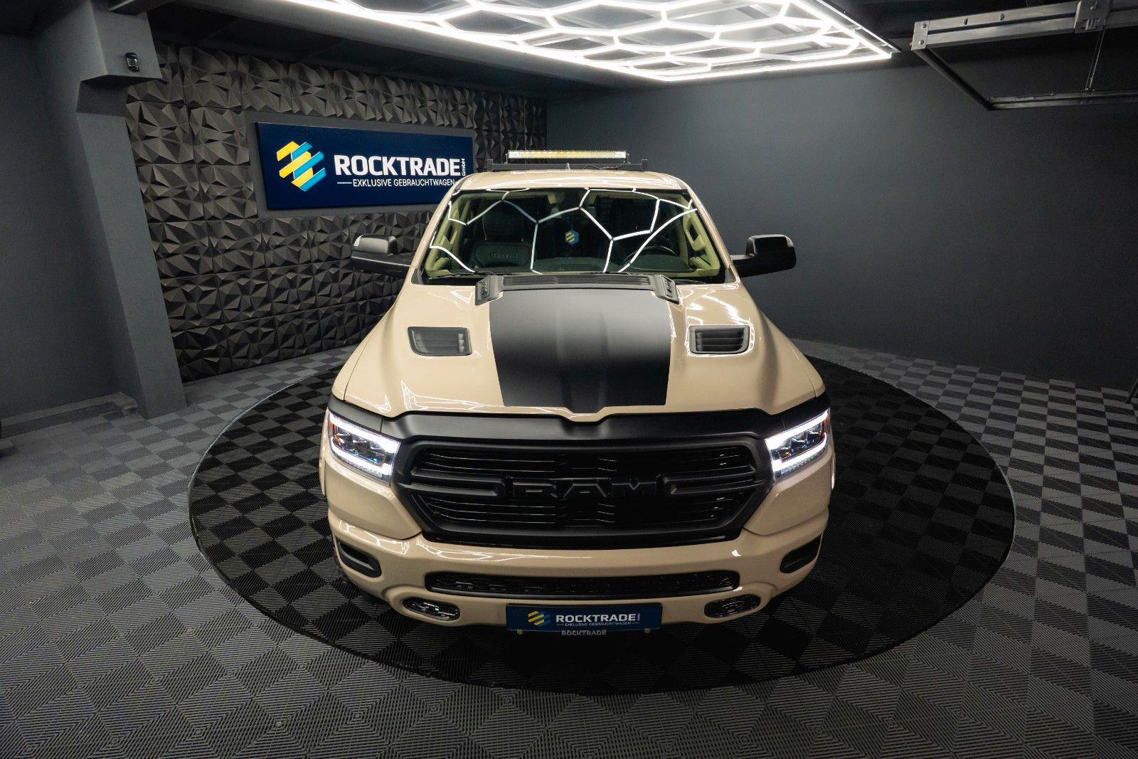 Fahrzeugabbildung Dodge RAM 5.7 V8 HEMI 4x4 ARMY STYLE Offroad LONGBED
